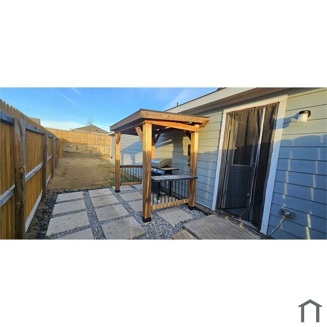 Photo - 2704 Slatewood Dr