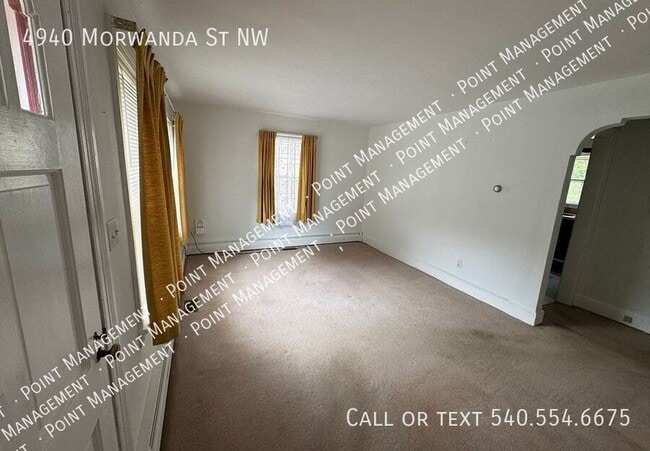 Photo - 4940 Morwanda St NW