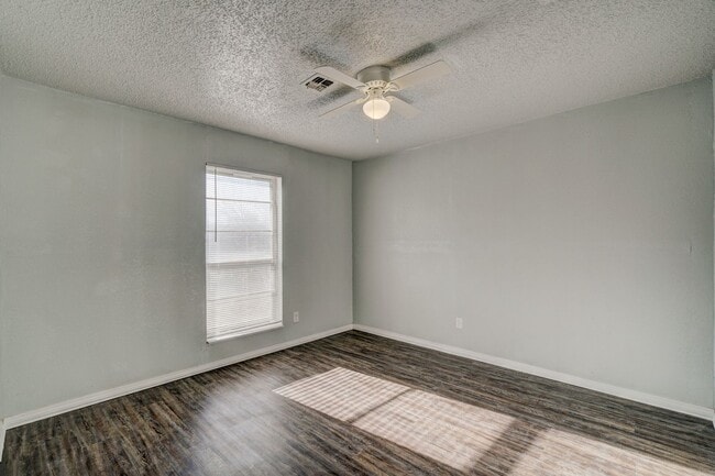 Photo - 3 bed 1 bath in Moore!