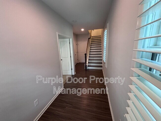 Photo - 745 Hamilton Cir SE