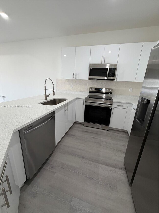 Photo - 721 Ivan Ave S Unit 721