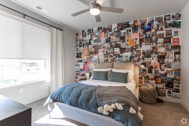 2BR, 2.5BA - 1,135 SF