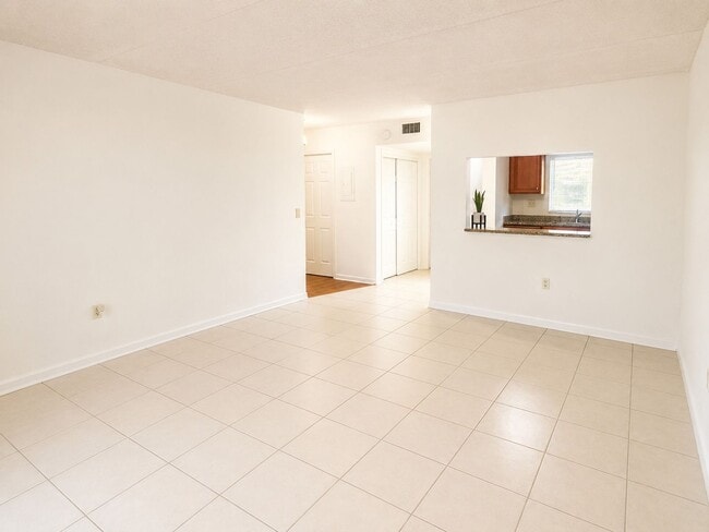 Photo - 1 Bed / 1 Bath Apartment for Rent – Somerset Park Community Unit 105