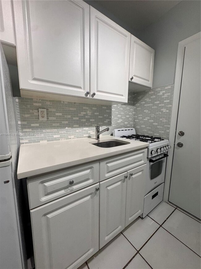 Photo - 6310 SW 79th St Unidad 2