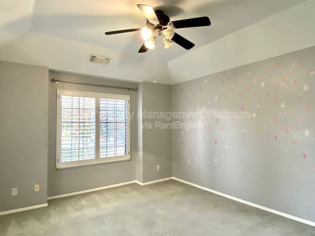 Photo - 672 W Ellery Ave