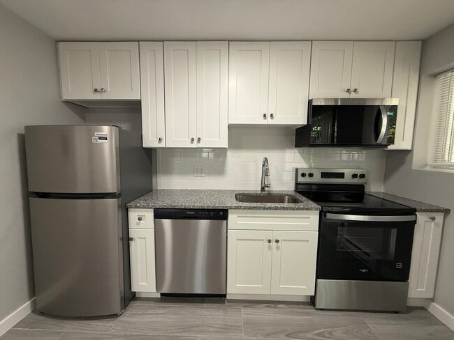 Building Photo - 565 Hyde Park Ave Unit 2