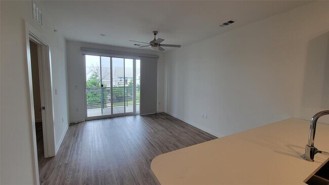 Photo - 4801 Springdale Rd Unidad 1202