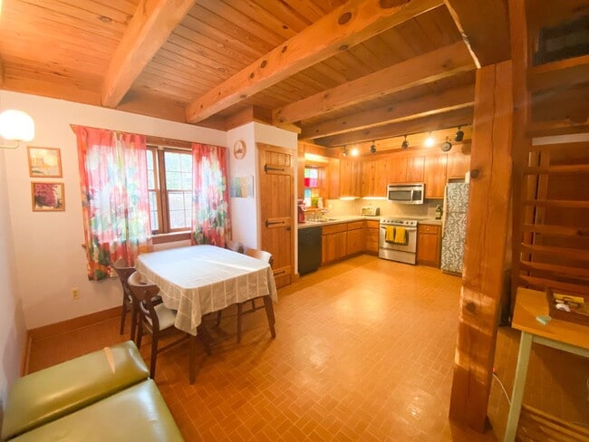 Photo - 1832 Glencove Ln