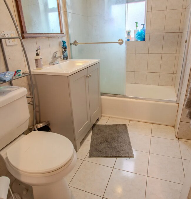 Photo - 61 Thatcher St