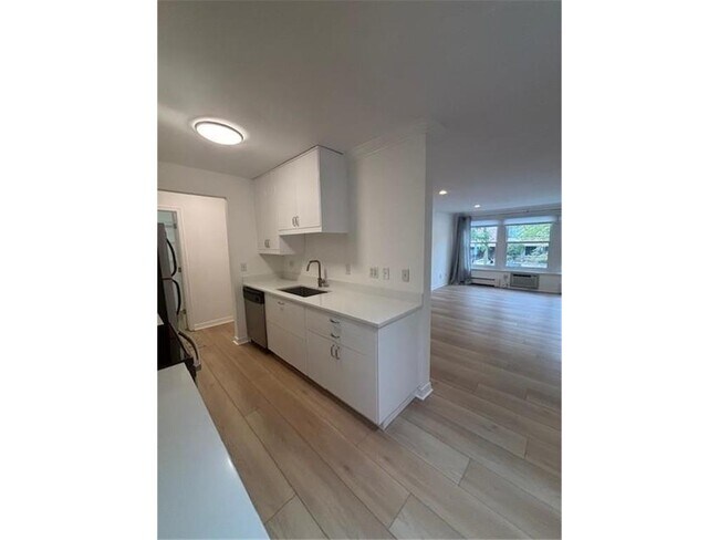 Building Photo - 821 Douglas Ave Unit 104