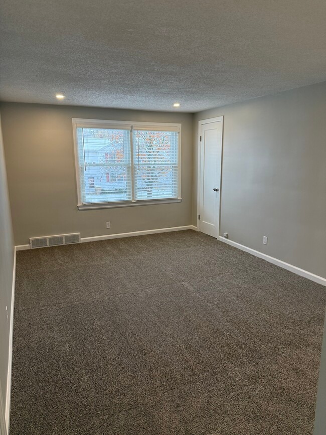 Photo - 33 Montfort Dr Apartment Unit Upper