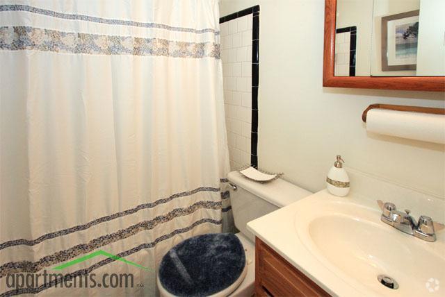 Baño - Falling Creek Apartments