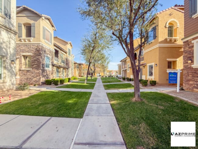 Photo - Stunning Gilbert 2/2 Tri-Level Townhouse - Corner Unit with Gourmet Kitchen &amp; Mountain Views!