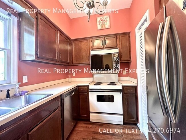 Photo - 310 W 10th St