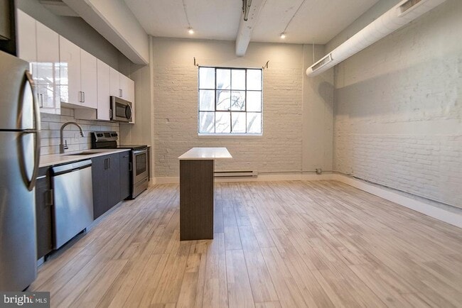 Building Photo - 412 S 13th St Unit 305