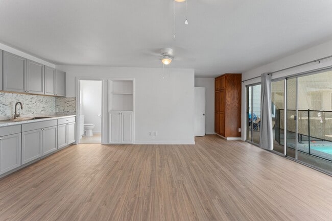 Photo - 910 Deodar Rd