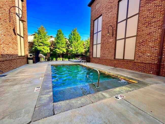 2 Bedroom Condo In A Very Desirable Gated ... - 2 Bedroom Condo In A Very Desirable Gated ...
