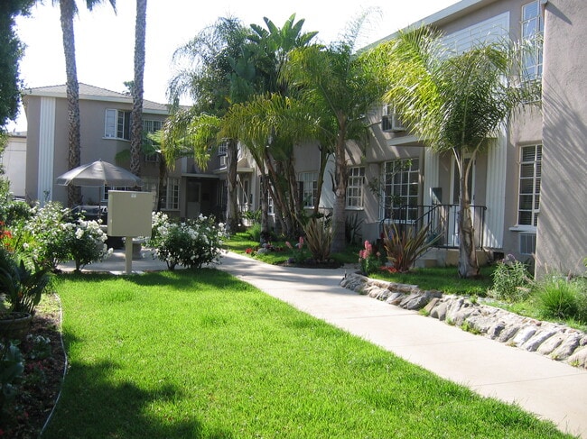 Photo - 1427 N Hayworth Ave Unidad C