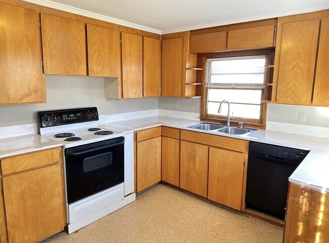 1646 Iris Ave