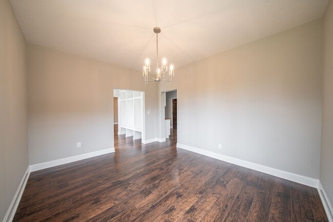 Photo - 4 bedroom/3 bath, 3711 sqft in Midtown!