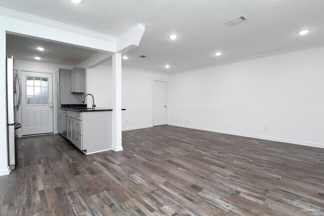 Photo - 150 E Ensley St