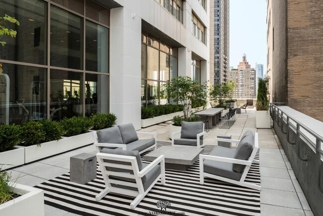 77 Fulton St Unit 13-T