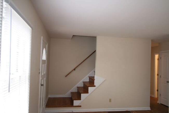Photo - 402 Greenlawn Ct