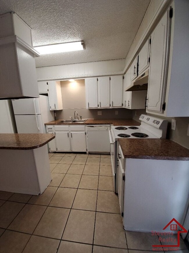 Photo - 2111 NW Lindy Ave