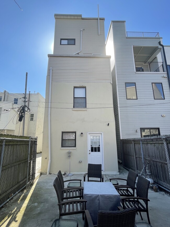 Photo - 873 Perkiomen St