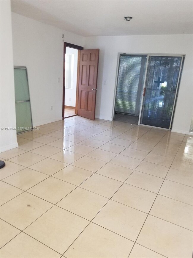 Building Photo - 426 NE 210th Cir Terrace Unit 101-2