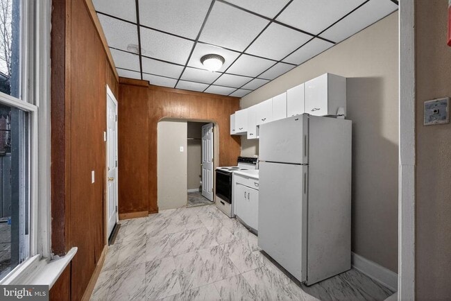 Building Photo - 827 N 10th St