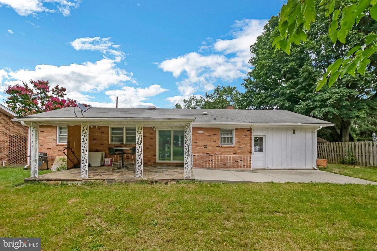 Photo - 323 Russellcroft Rd