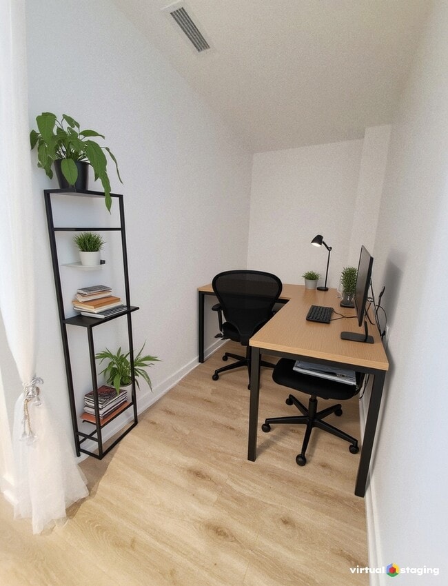 Photo - 161 Roehampton Av Unit 1-Bed Plus Den