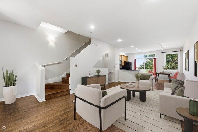 Photo - 556 E 32nd St Unit C