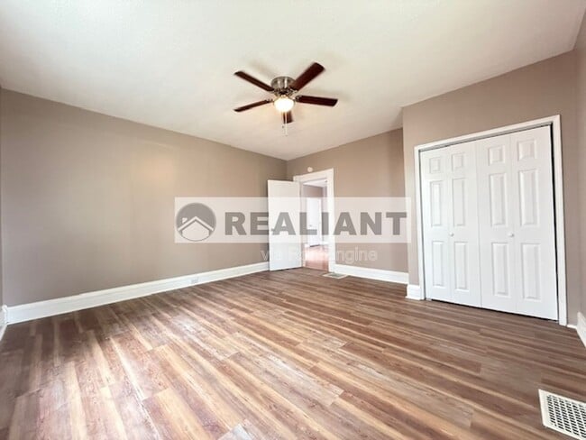 Photo - 128 W 31st St