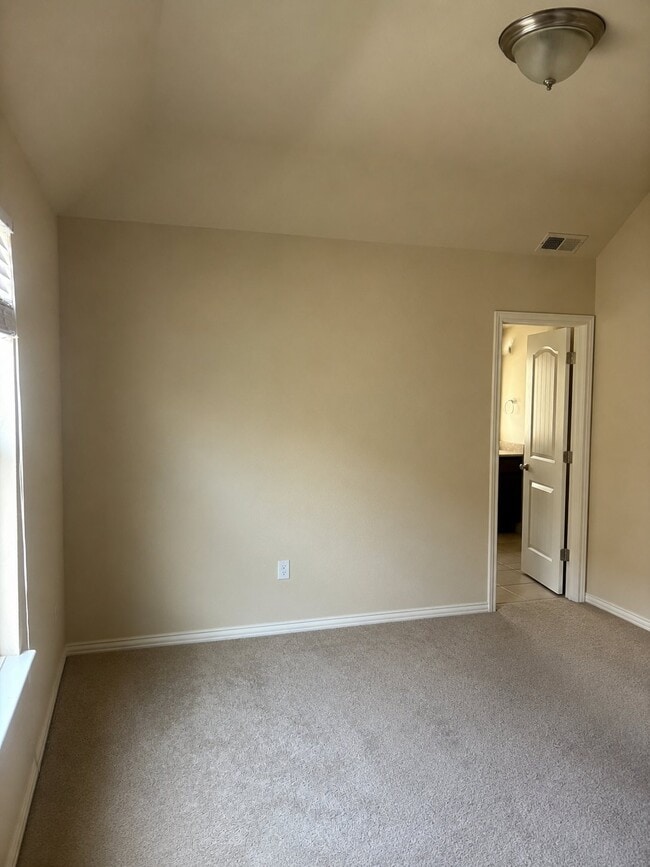 908 Hartman Dr