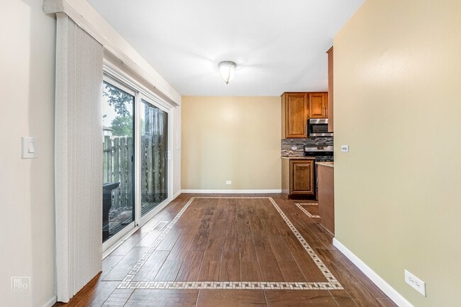 Photo - 636 Forum Dr