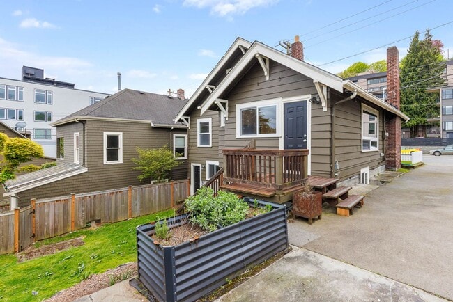 Photo - 2114 Dexter Ave N