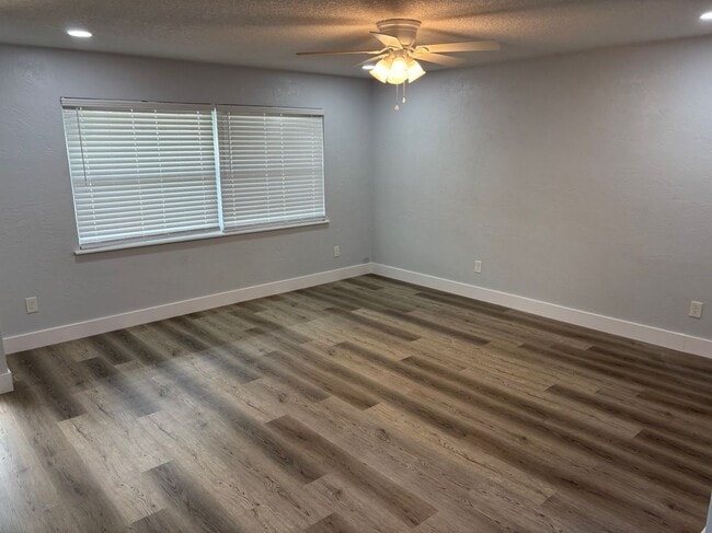 Photo - 977 E Normandy Blvd