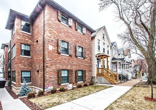 Building Photo - 2145 W Fletcher St Unit 3R