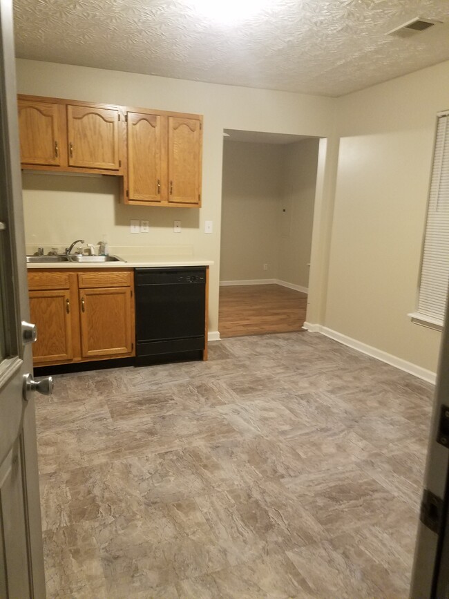 kitchen - 609 Amy Branch Dr Townhome