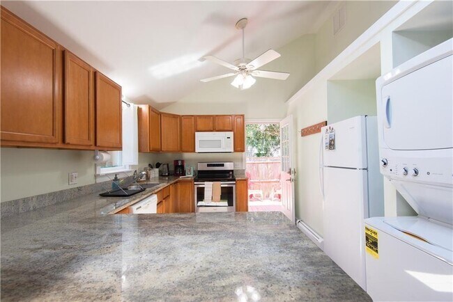 393 Aquidneck Ave