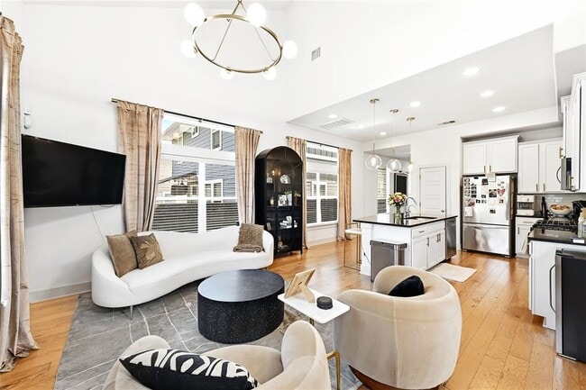 Building Photo - 2306 Capulet St