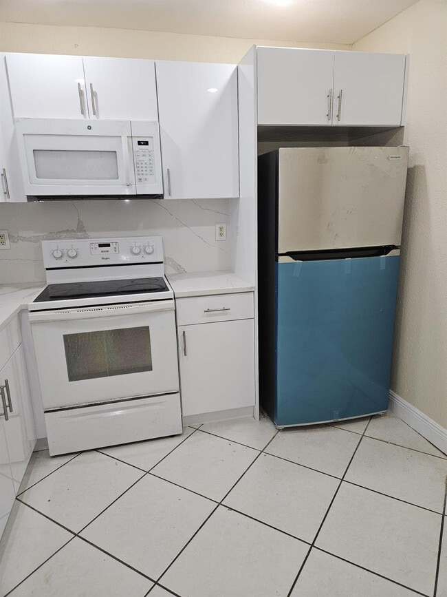Building Photo - 5665 W 20th Ave Unit 413