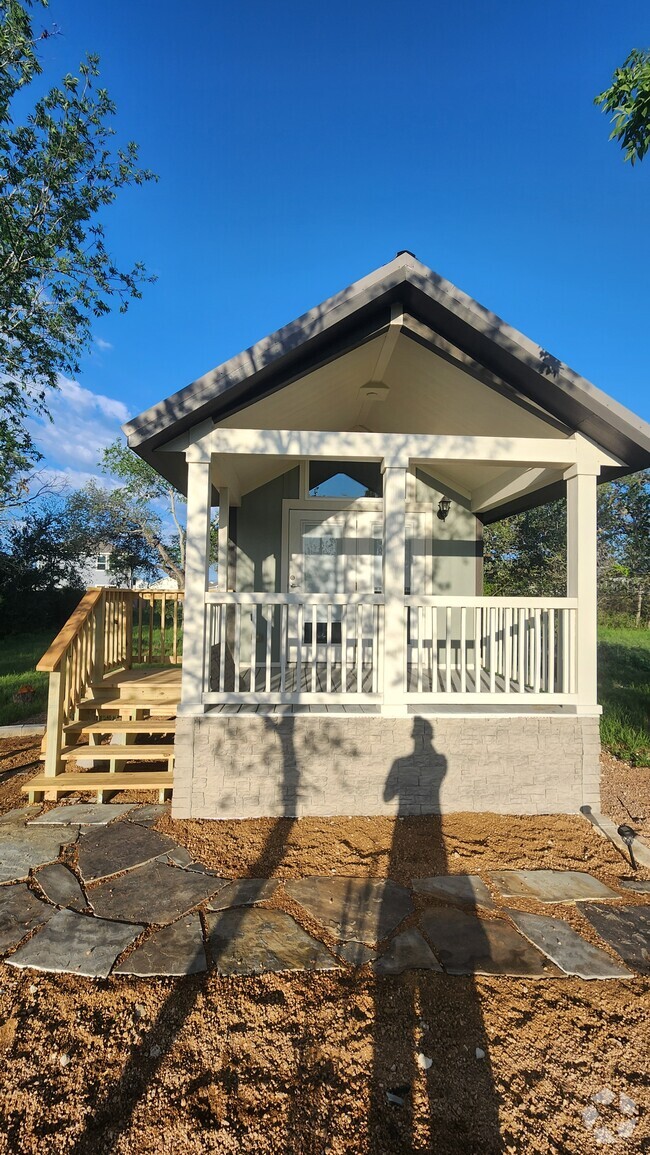 Building Photo - 5677 FM 1516 N Rental