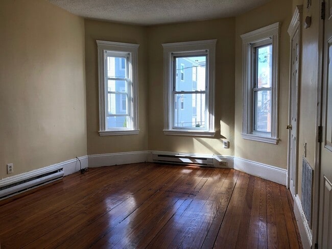 Building Photo - 8 Coleman St Unit #1