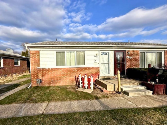 Building Photo - 2439 Stieber St Rental