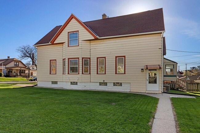 Building Photo - Hammond Unit Upper