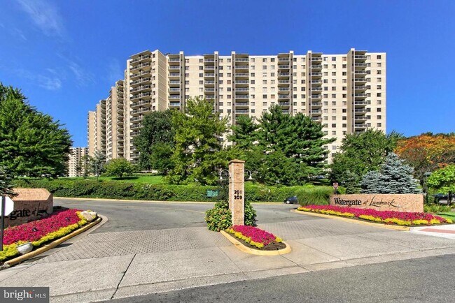 205 Yoakum Pkwy Unit 906