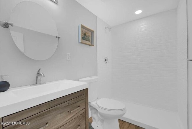 Photo - 1143 Roe Ave